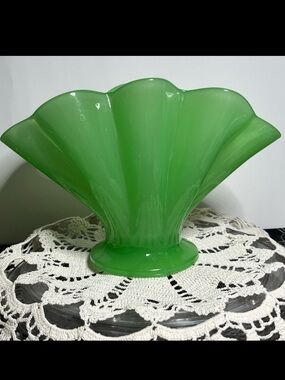 Vintage FENTON Jade Green Satin Glass Fan Vase Urn Jadeite Style, 90 yrs old